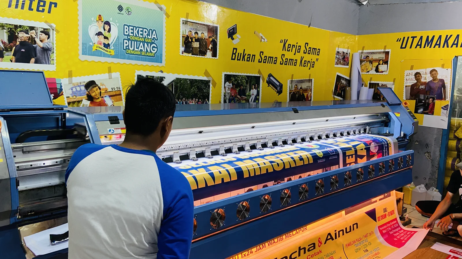 Contoh banner dan large format printing untuk promosi